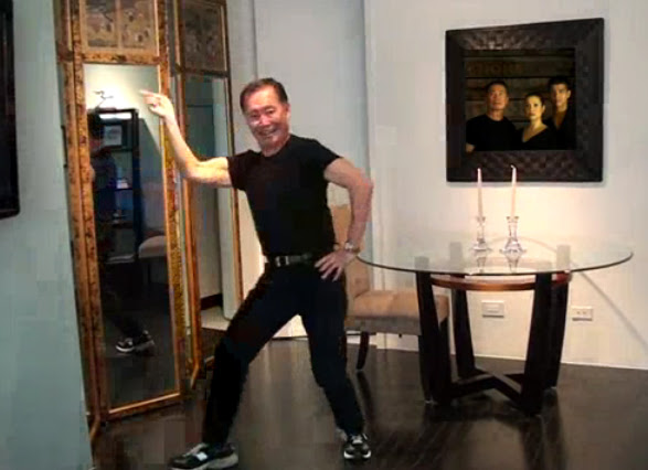 Video : ジョージ・タケイのセクシーダンス