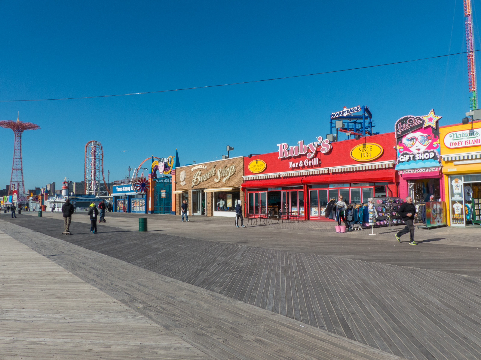 Disneyland Paris Se Fundo El 12 De Abril De 1992 Y Tiene