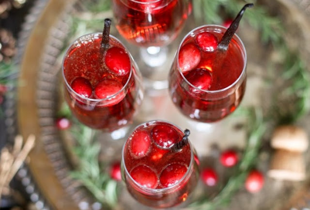 Vanilla Cranberry Mimosa #alcohol #drinks