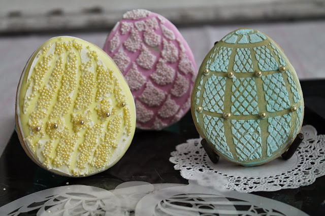 Faberge Eggs,Faberge eggs cookies, how to decorate cookies with stencils, como decorar galletas con estencil, Easter cookies, cookie decorating tutorials, cookie decorating ideas, Easter cookies ideas