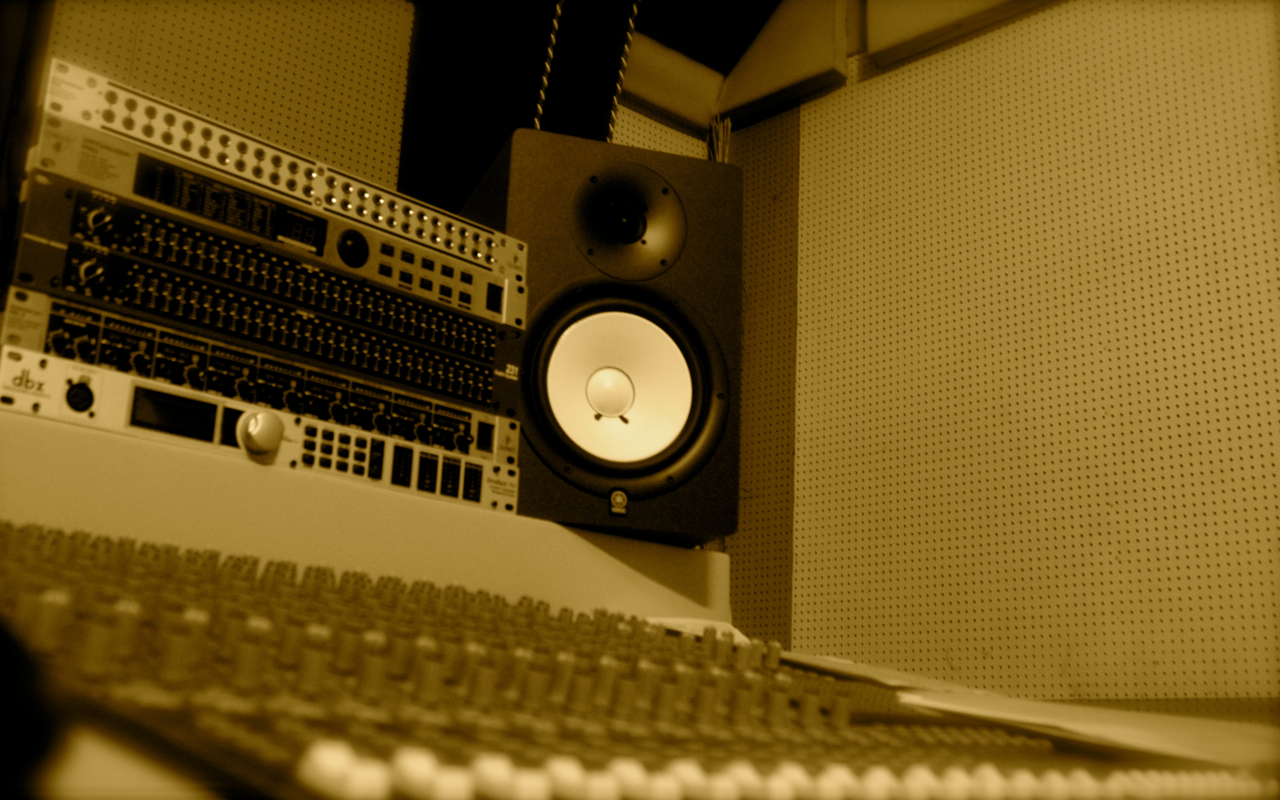 Sound Engineering Academy Yamaha HS80 world class studio monitor