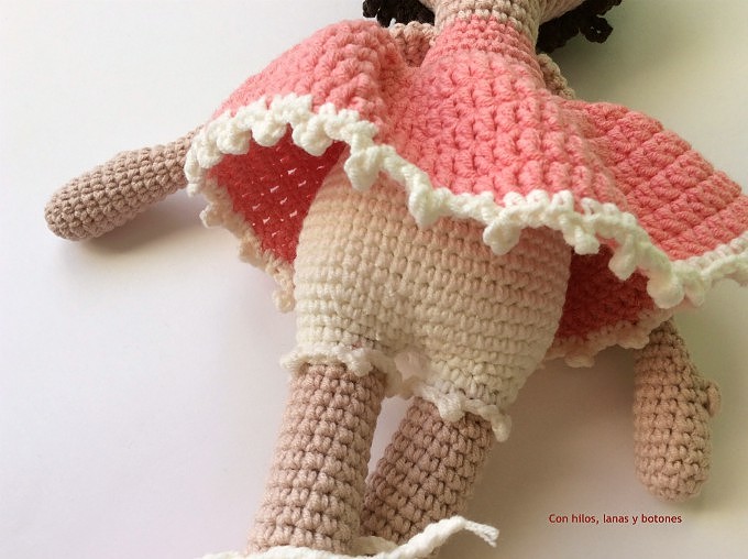 Con hilos, lanas y botones: Rosalía amigurumi (patrón de Pitusas y Petetes)