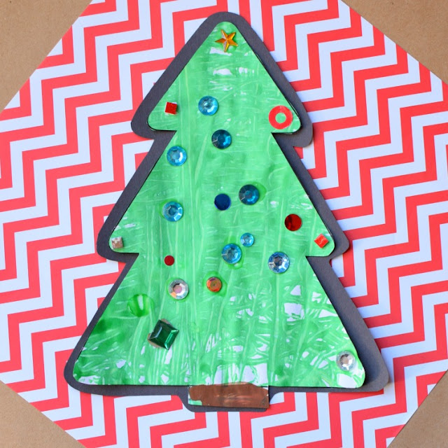 Marble Painted Christmas Tree Craft- easy process art painting activity for preschool, kindergarten, or elementary students. Leave them plain or decorate with sequins, jewels, and stickers!
