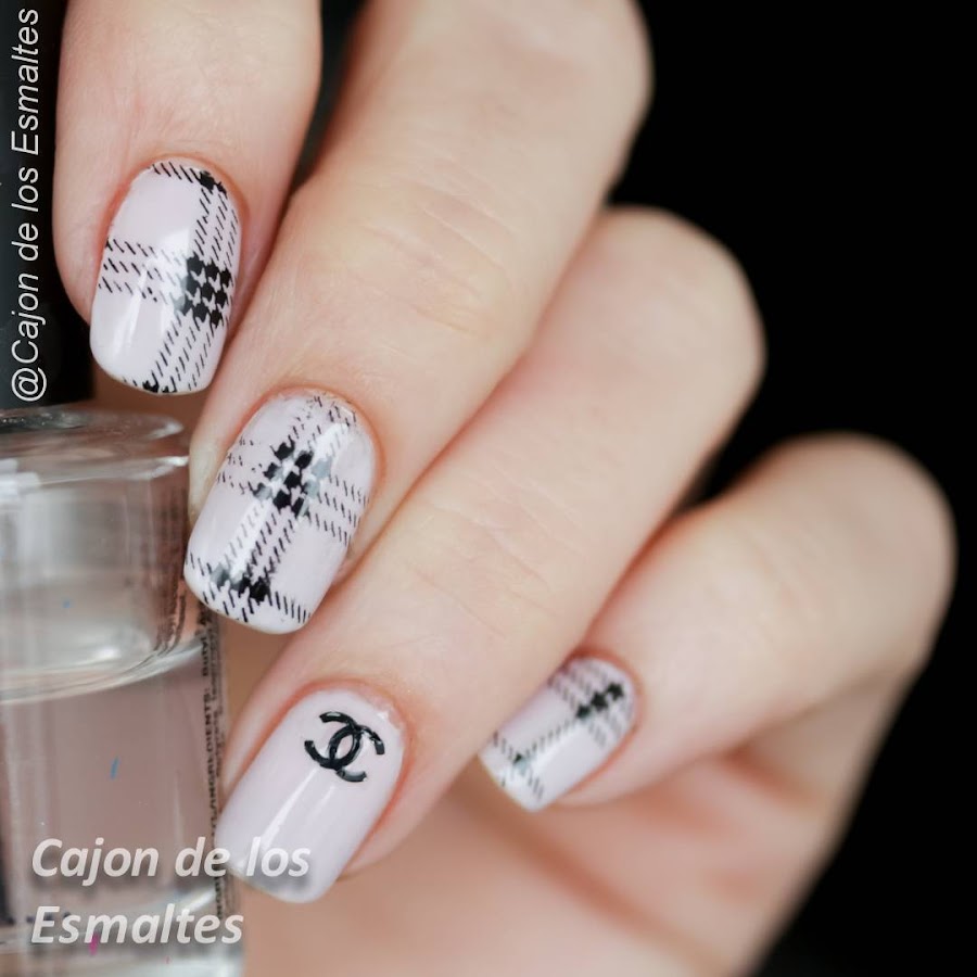 Diseño uñas Chanel