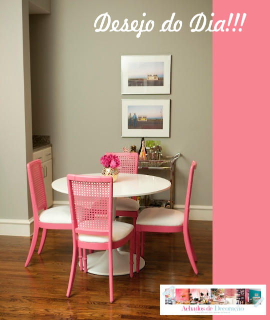 Blog Achados de Decoração. Mesa de jantar. Cadeiras Cor de Rosa.