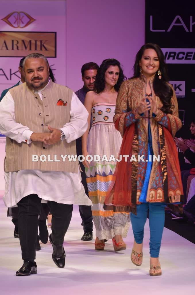 Sonakshi Sinha LF Ramp Walk - Beautiful Sonakshi Sinha Ramp Wak for Kimaya at LFW