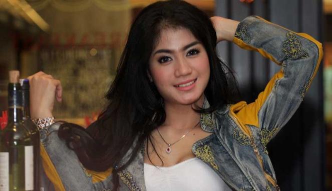 Foto-Foto Seksi Lina Marlina setelah pernikahan palsu | Gudang Kimcil