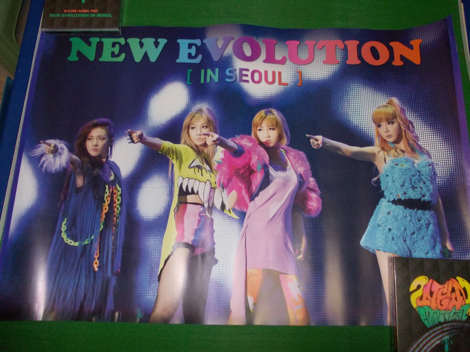 EmergeSingapore 2NE1 Global World Tour New Evolution DVD