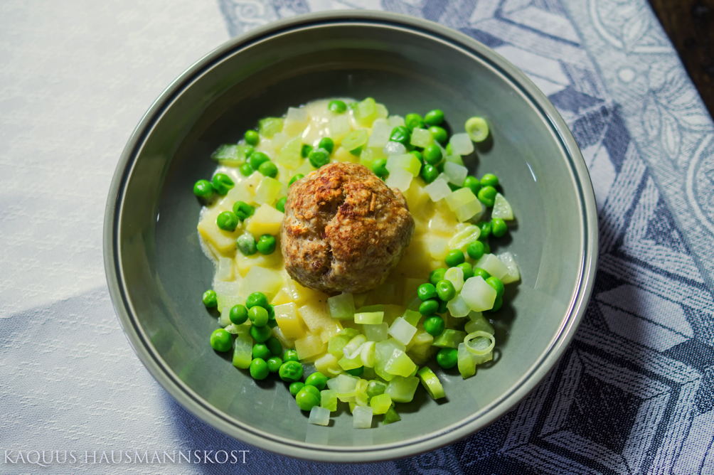 KAQUUS HAUSMANNSKOST: Hausmannskost: Rahmkartoffeln mit Kalbsbällchen KAQUUS HAUSMANNSKOST: Hausmannskost: Rahmkartoffeln mit Kalbsbällchen