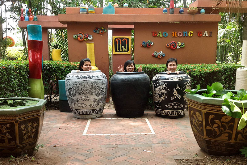 ของโบราณ Tao Hong Tai ceramics factoryThailandโรงงานเซรามิค เถ้า ฮง