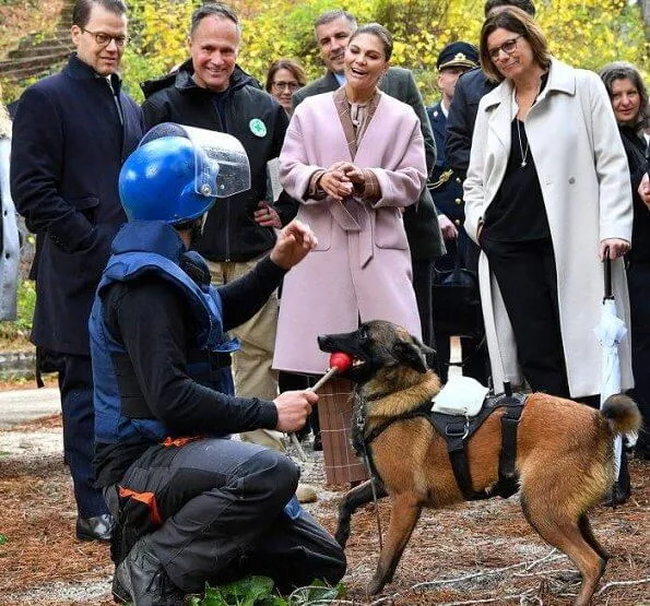 Crown Princess Victoria wore Andiata Odnala wool jacket in Pink. The Princess wore 2ndday check blazer pant suit brown