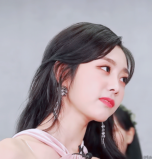 윙크하는 러블리즈 지수