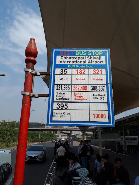 Bus Stop de l'aéroport de Bombay pour la Gare Ferroviaire d'Andheri Bus Stop de l'aéroport de Bombay pour la Gare Ferroviaire d'Andheri