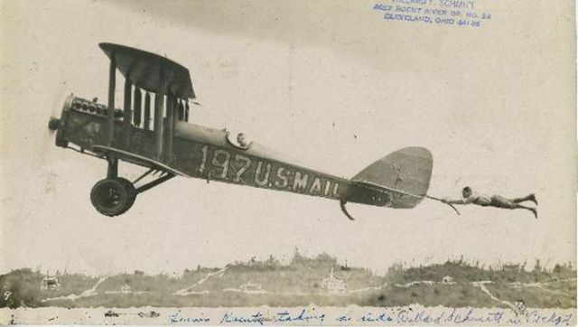 Vintage Photos of Pilots Perform Grand Aerial Stunts in the 1920s