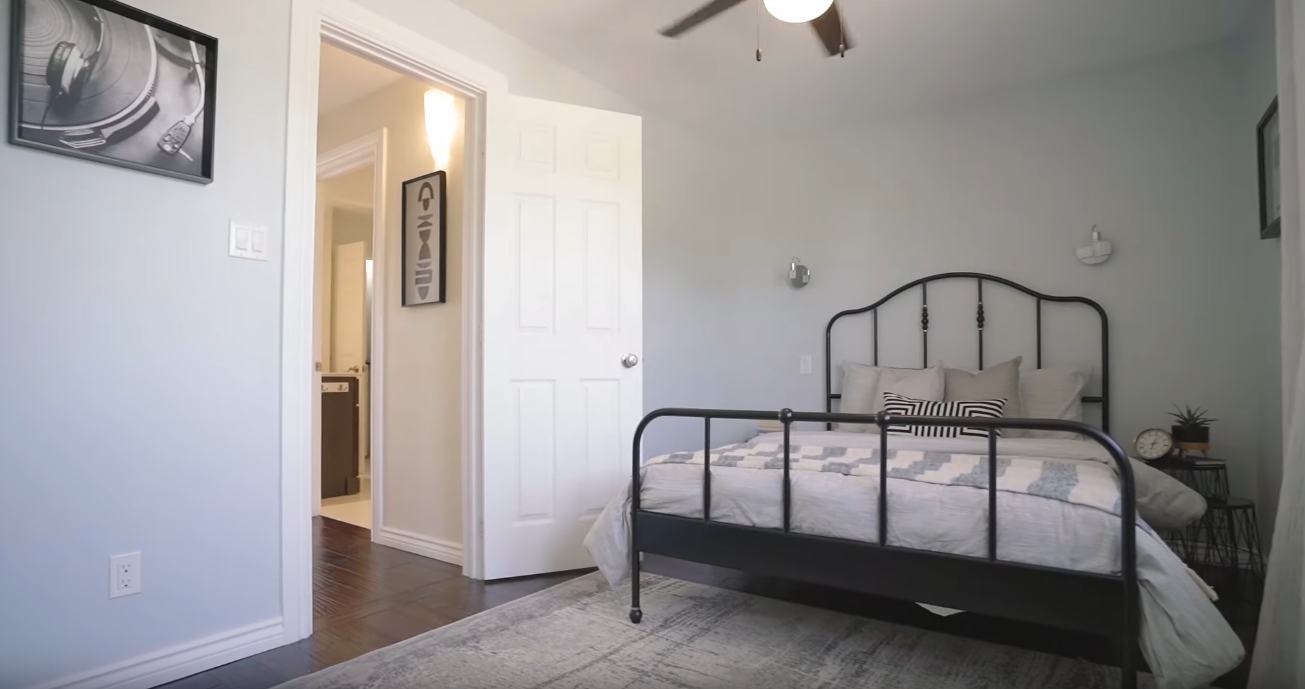 15 Photos vs. 93 Birchcliff Avenue, Toronto Home Interior Design Tour