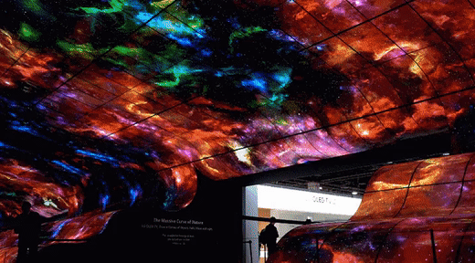 CES를 위해 LG가 준비한 OLED 폭포.jpg3