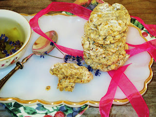Biscoitos de Aveia, Tapioca, Sementes e Gengibre(sem gluten/lactose/açúcar) com Chá de Gengibre e Alfazema
