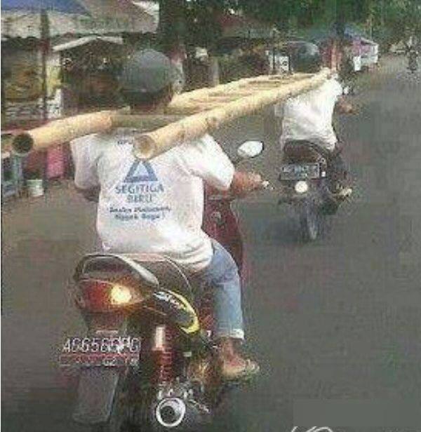 Pengendara Motor Di Indonesia Memang Unik. Ini Buktinya! Pengendara Motor Di Indonesia Memang Unik. Ini Buktinya!