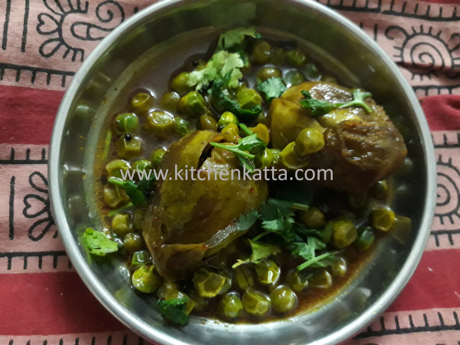 Brinjal green peas side dish (Vange vatanyachi bhaji)