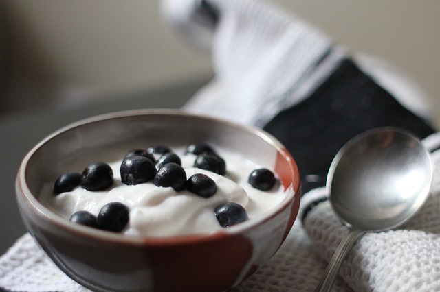 How to Make Yogurt (No Machine, Thermometer Optional) 