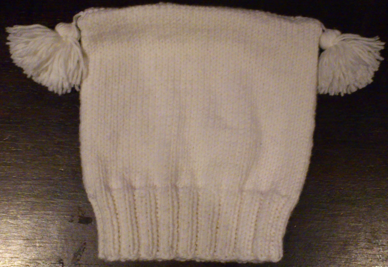 Firkantlue Med Pom-Pom