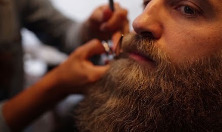 Wie man gepflegt einen Bart stutzt  | Gentleman es wird getrimmt 
