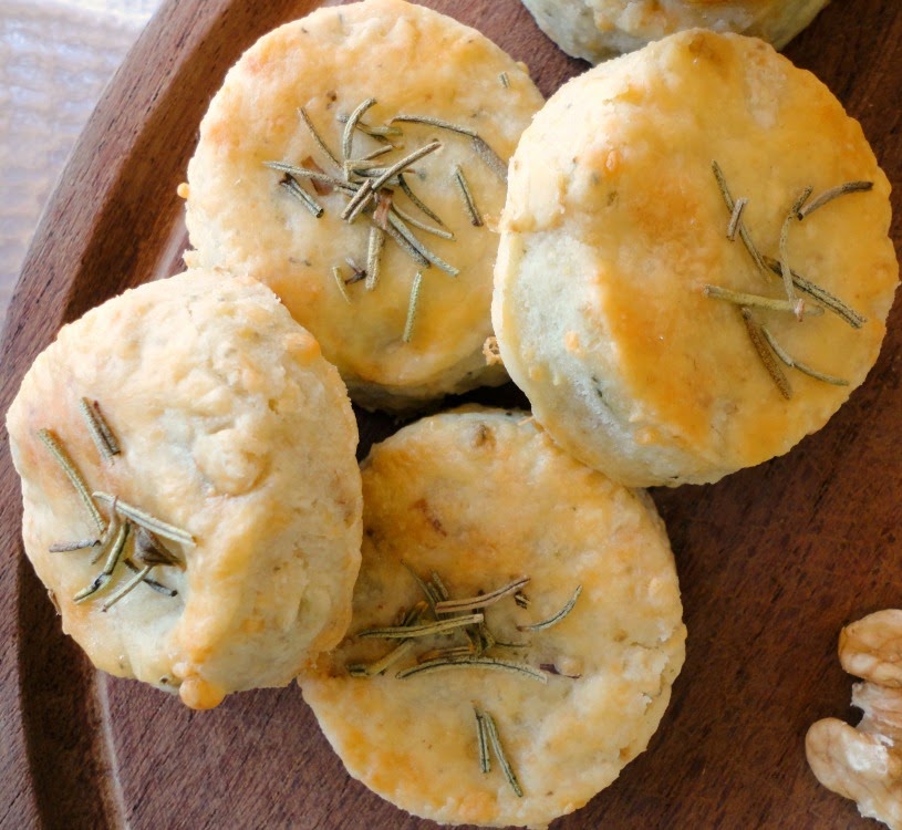 blue cheese walnut and rosemary biscuits bonheur cuisine