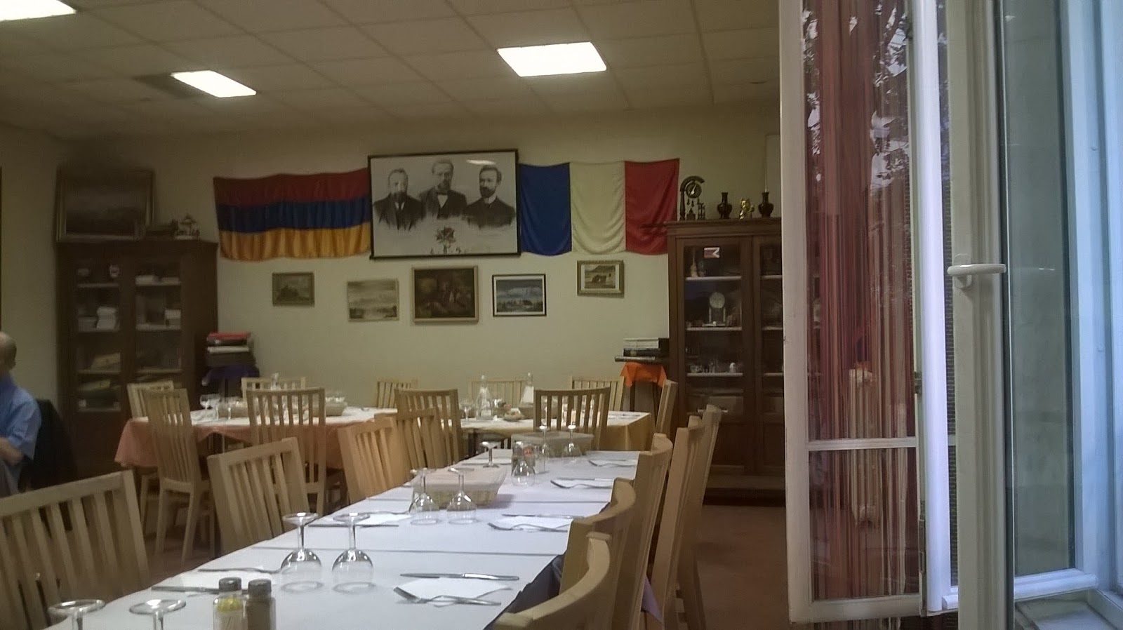 Restaurant Arménienne 17 Rue Bleue Paris 75009 Grégory Capra: Le restaurant de la Maison de la Culture Arménienne à Paris