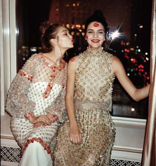 ellopiageenos the arms of the ocean