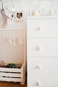 Ideas para reciclar cajas de frutas en el dormitorio infantil