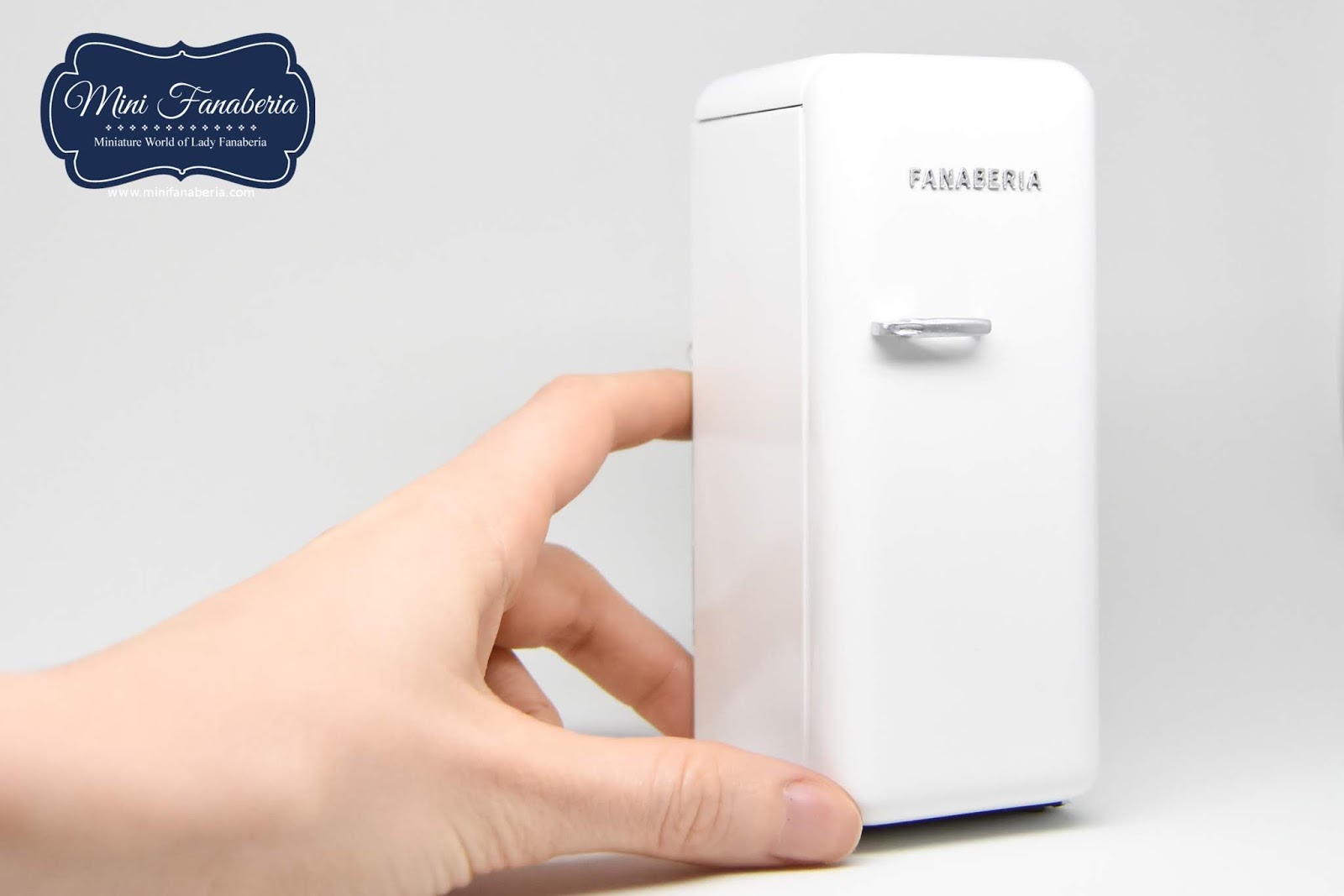 MiniFanaberia Smeg fridge in miniature (112 scale)
