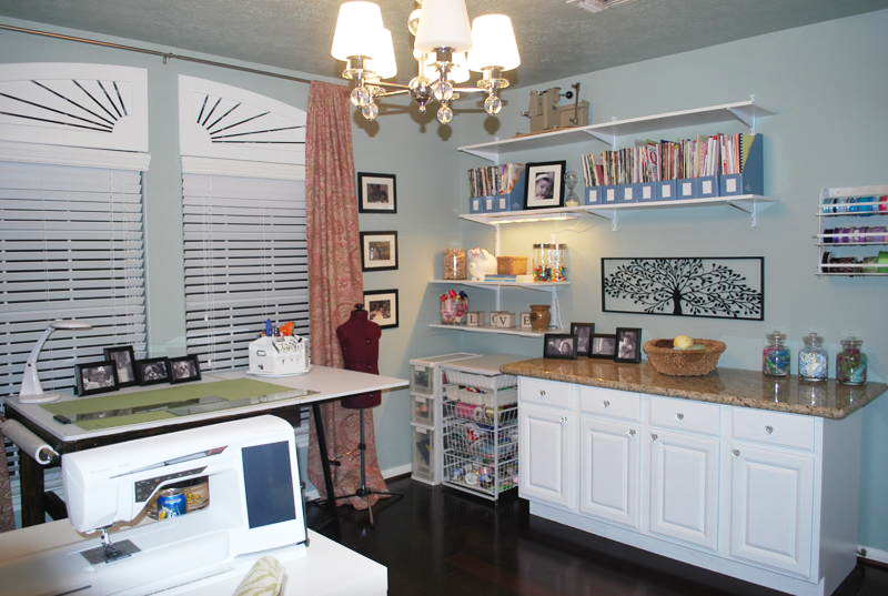 Sew Beautiful Blog: Laurie's Surprise Sewing Room