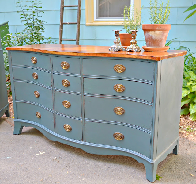 Heir and Space A Mahogany Dresser Set