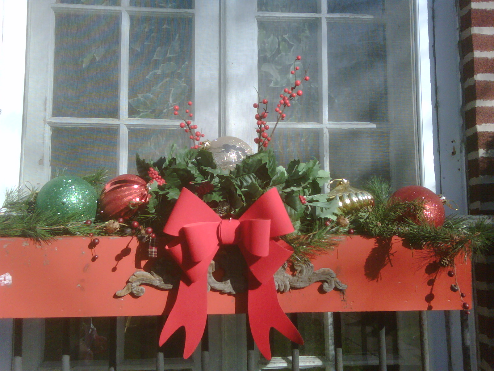 Nerney Dressers Christmas Decorated Window Boxes 2011