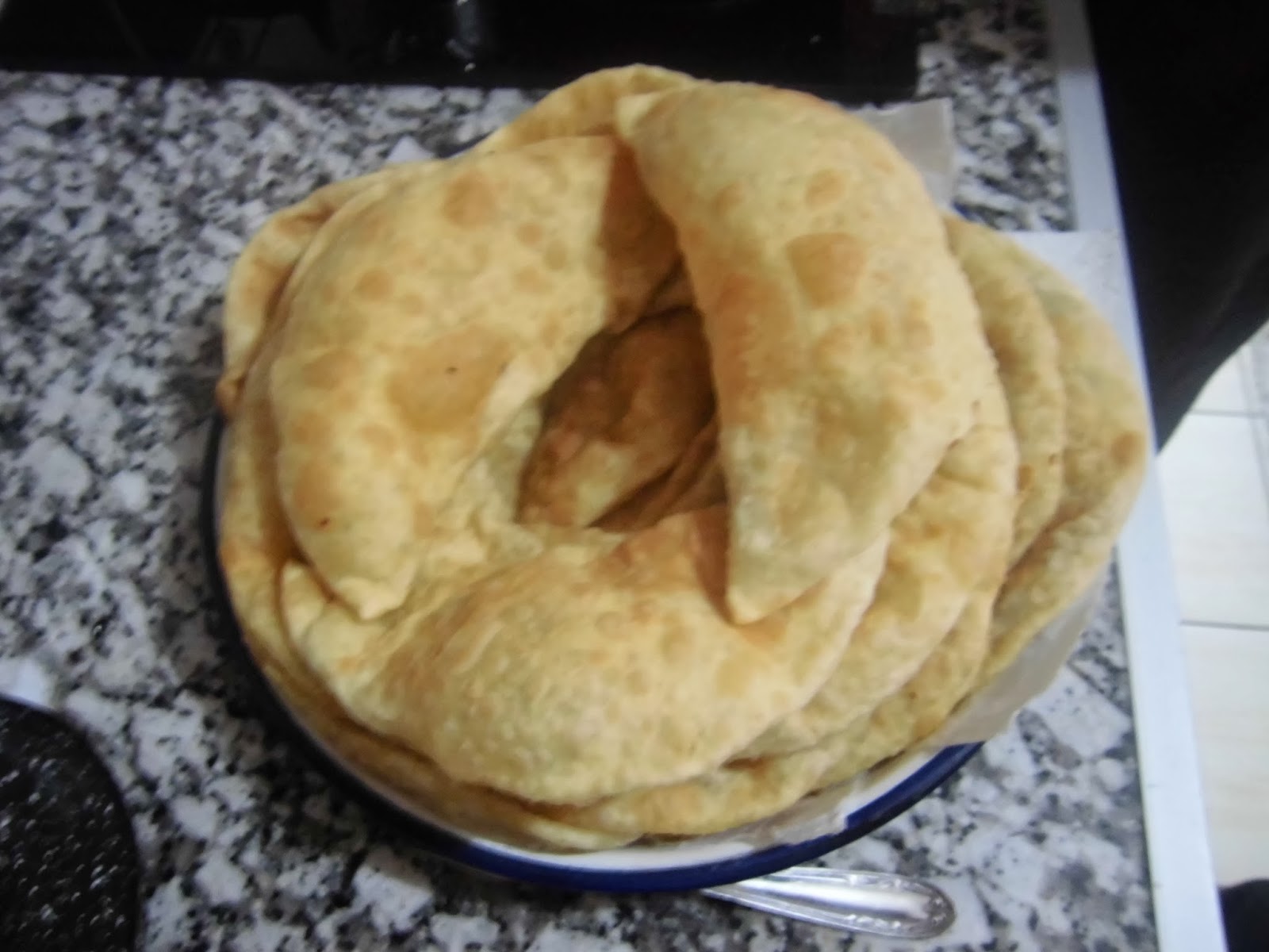 ÇİĞ BÖREK TARİFİ