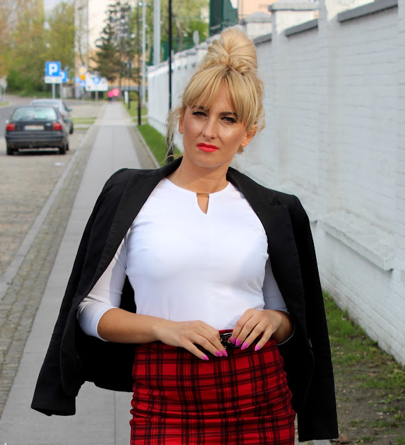 czerwona3.jpg