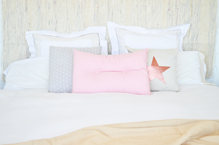 casa-tres-decoracion-dormitorio-cabecero-jarapa-estilo-nordico