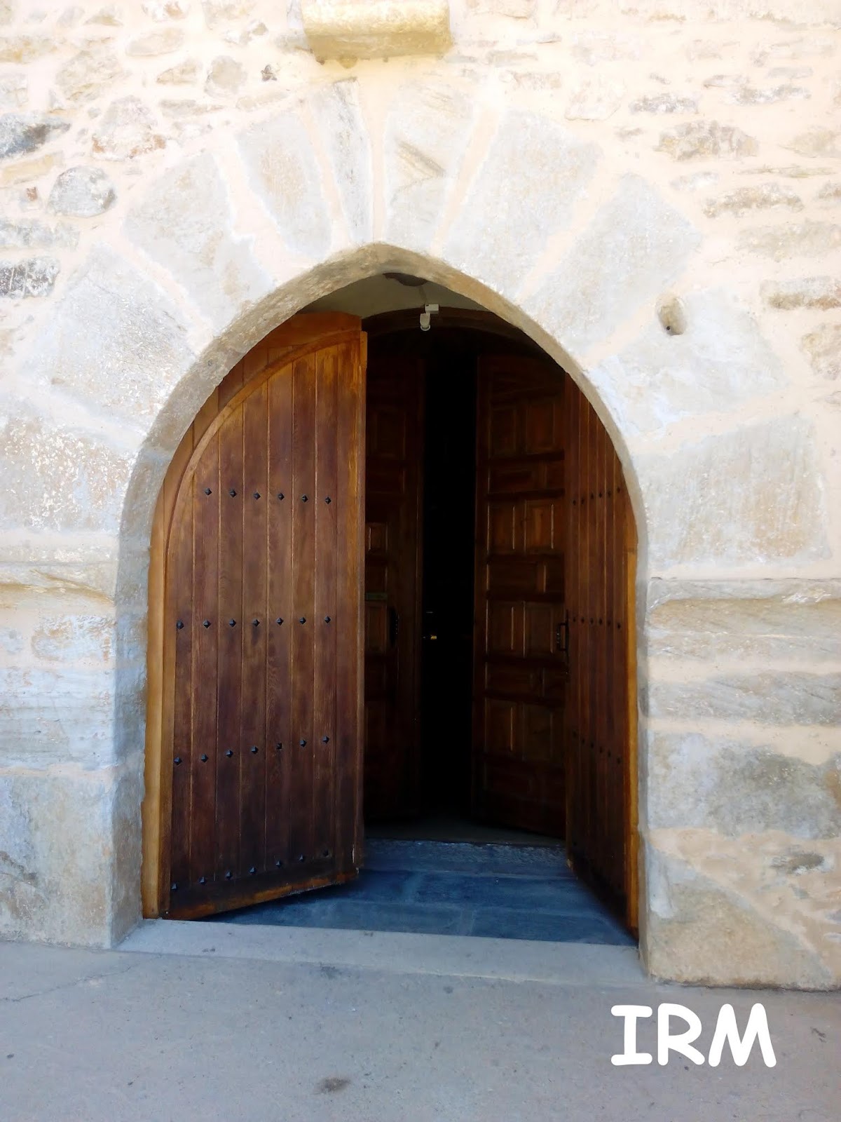 Avantales: La Iglesia por dentro: la puerta