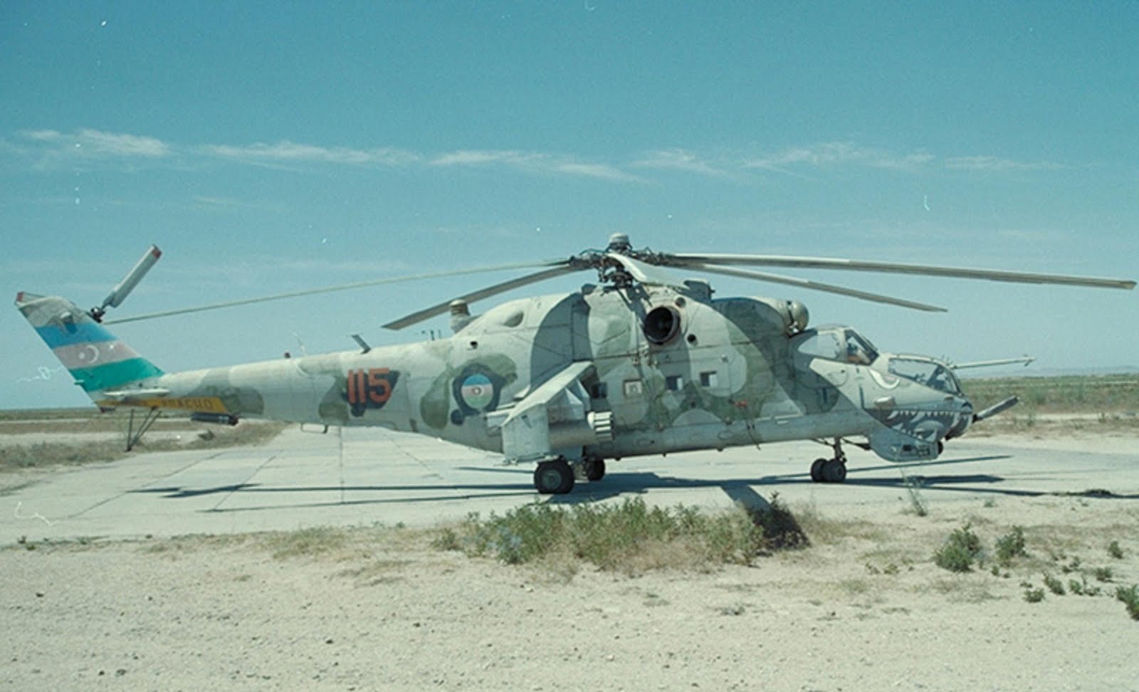 El Hangar De Tj Baku Azerbaiyan Ano 2000