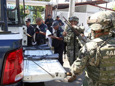 Encuentran droga y policías aviadores en Acapulco; faltan 200 armas