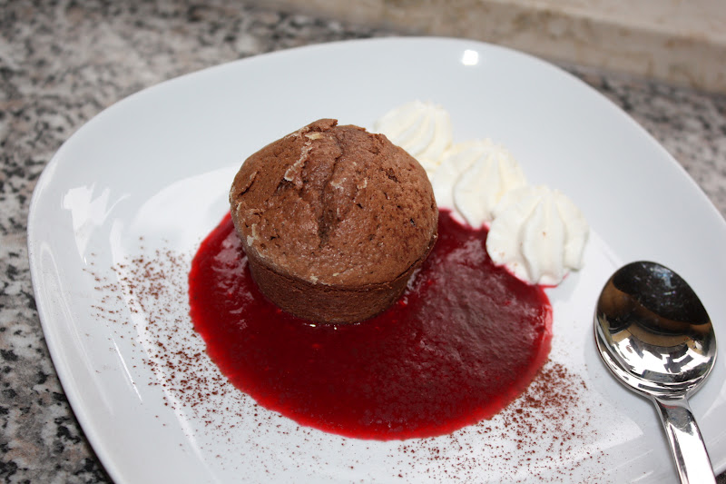 dies´und das und süsse Sachen...: warmes Schokoküchlein mit Himbeersoße ...