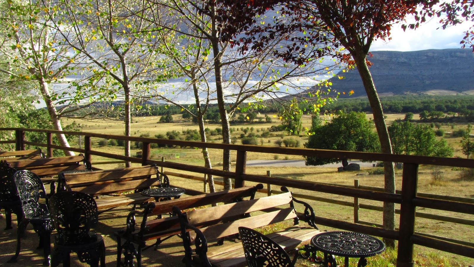 Terraza en restaurante Valonsadero, Soria Terraza en restaurante Valonsadero, Soria