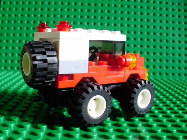 MOC LEGO Veículo TT vermelho e branco