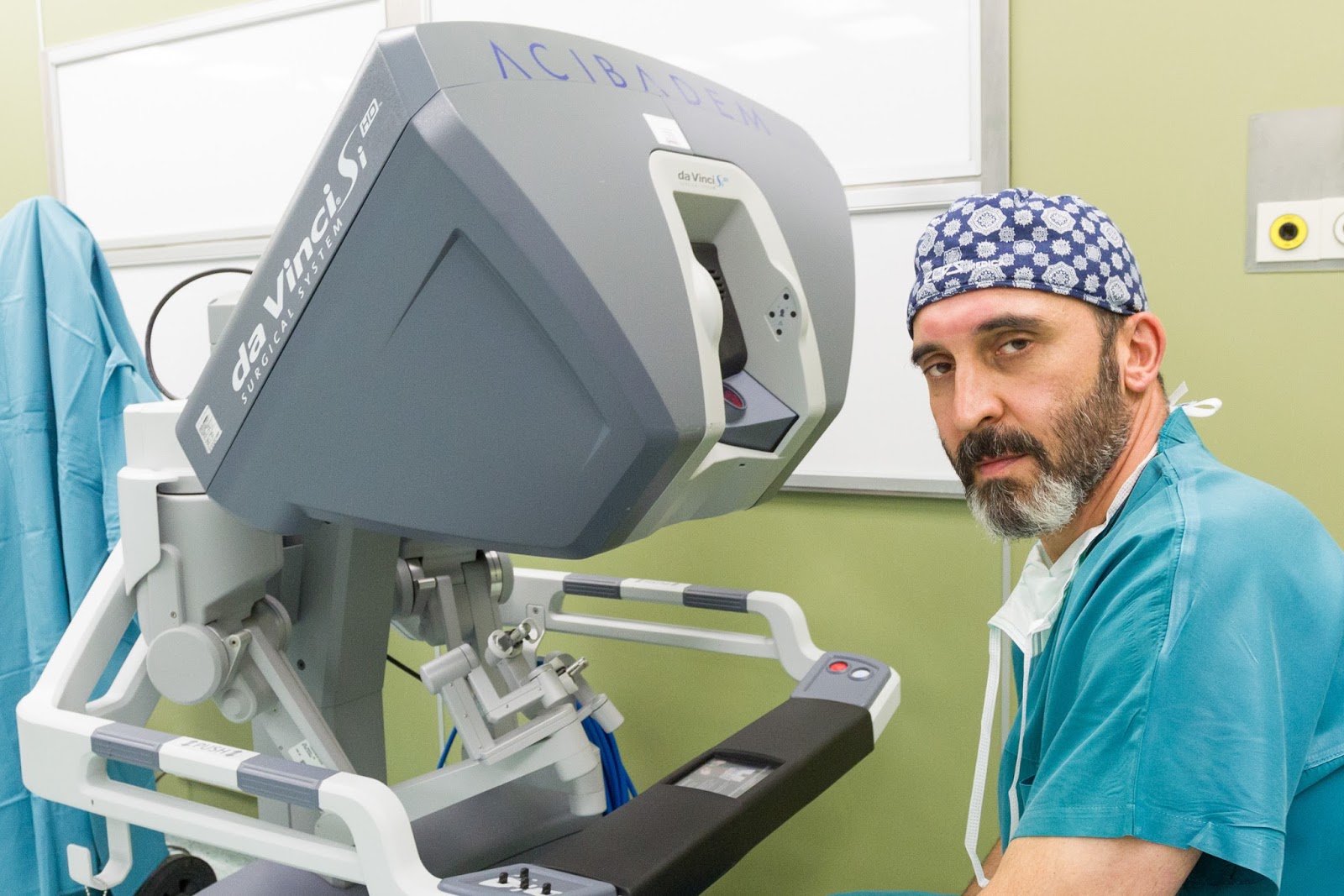 Робот да винчи. Робот да винчи операции. Робот да винчи рыцарь. Современная сшивающая хирургическая техника. Робот да винчи операция на простате.