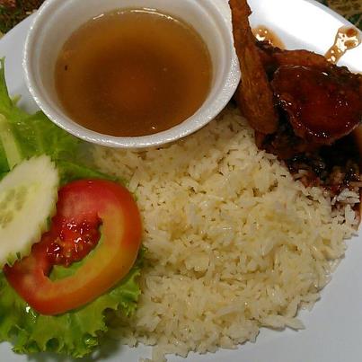 Amanicintaku: Lunch free lagi Makan Nasi Ayam
