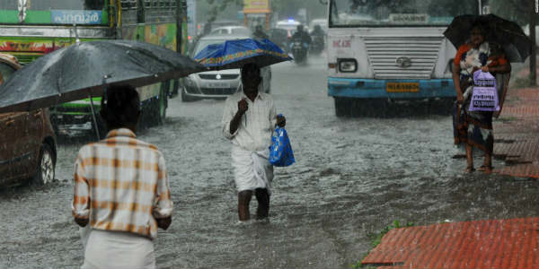 Kerala braces for heavy rains as potential Cyclone Ockhi nears, Thiruvananthapuram, News, Rain, Holidays, Train, Cancelled, Kerala.