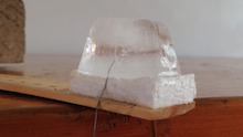 Percobaan Memotong Es Batu dengan Benang
