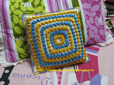 Crochet wiggles square cushion 1