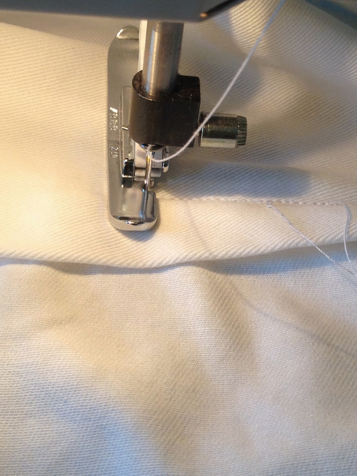 Just give me a needle! Installing a zipper in a flanged pillow cover