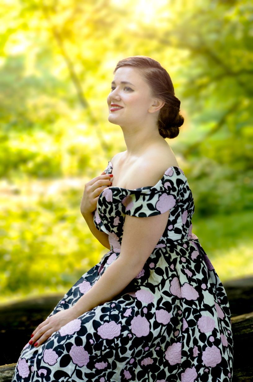 Sukienka typu off shoulder